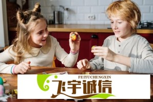 成毅佩戴六福珠宝出席活动，尽显高贵气质