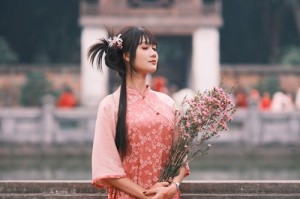 爷爷为夺回孙子被人贩踩出眼珠，目击者讲述惊魂一刻