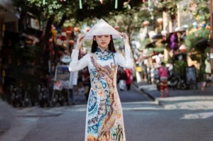 女生追星被撞事件持续发酵 专家呼吁理性追星