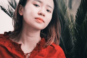 顾盼生辉的现代应用：如何在职场中运用眼神魅力