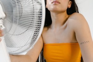 中国公民在菲律宾被绑架 蒙眼哭喊视频网络疯传