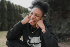 一瓯春定妆路透：这款定妆粉为何成为美妆博主的宠儿？
