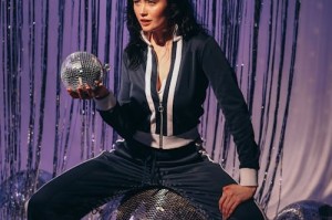 避险情绪升温，现货黄金一度升破美元关口