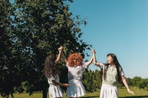 何同学最新视频发布！复更首日播放量破千万