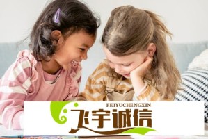 王嘉尔citywalk吃冰淇淋路透 网友：这颜值是真实存在的吗？