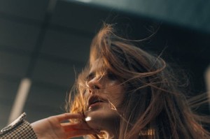 珠海醉酒男当街骚扰女游客？警方回应引发关注